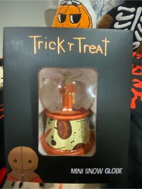 Trick 'r Treat Mini Snow Globe - Orange & Black